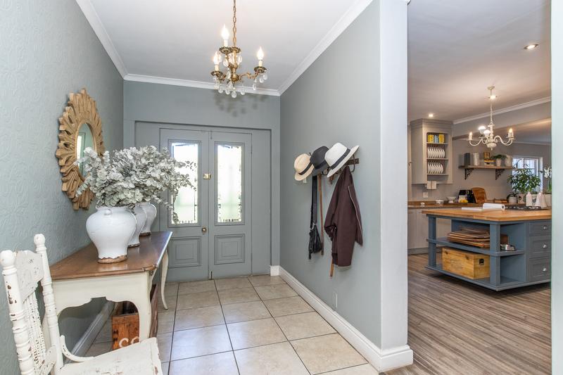 4 Bedroom Property for Sale in Constantia Western Cape
